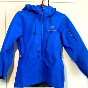 DUPE! Arcteryx rain coat